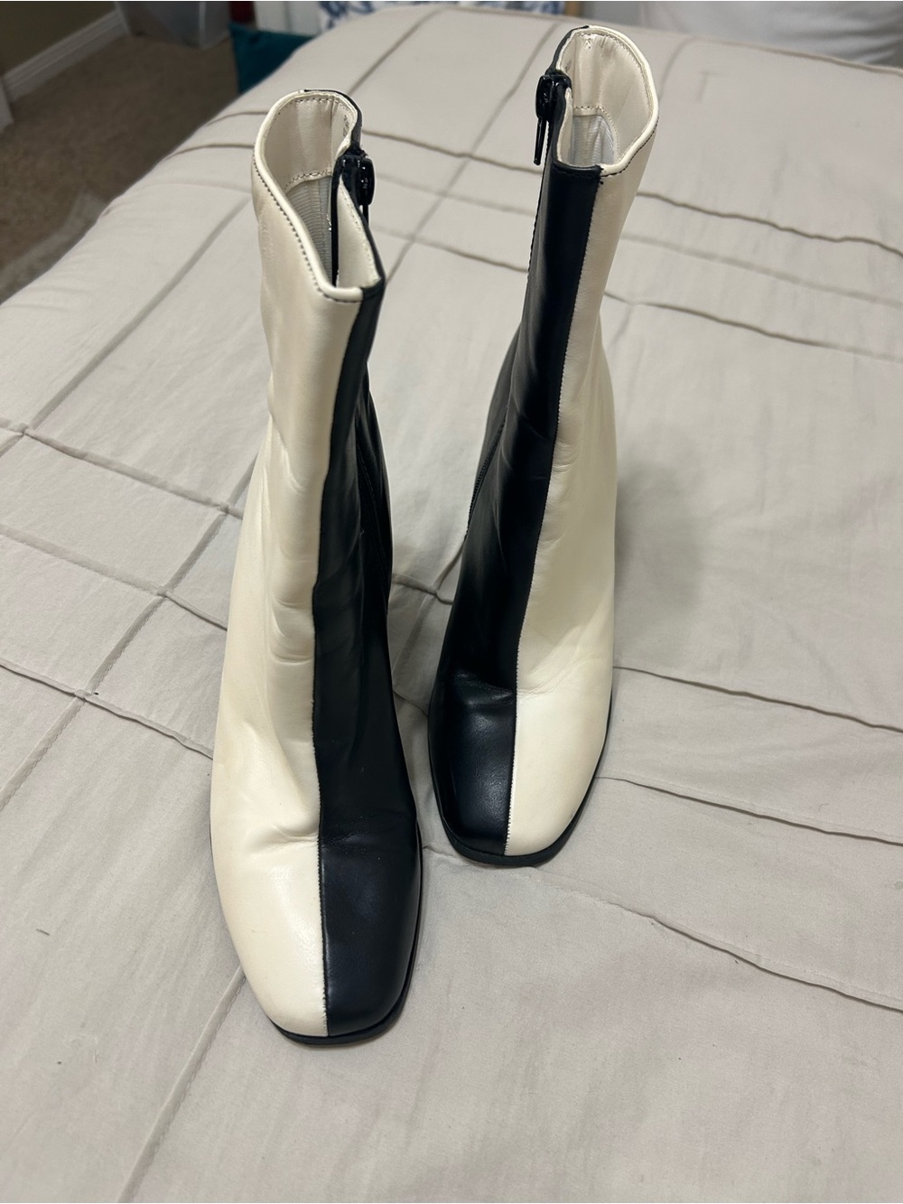 Women’s Black & White Women's Two-Tone Color-Block Heeled Ankle Boots
